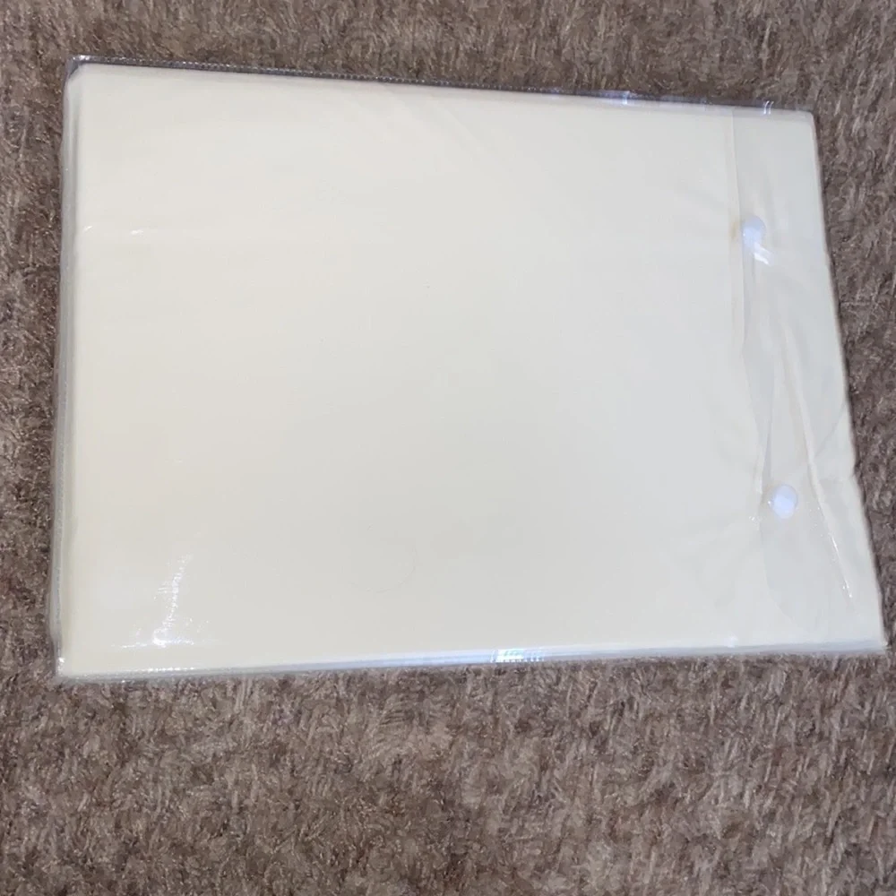 Miss Ying flat sheets and 2 pillow shams - Picture 2 of 6